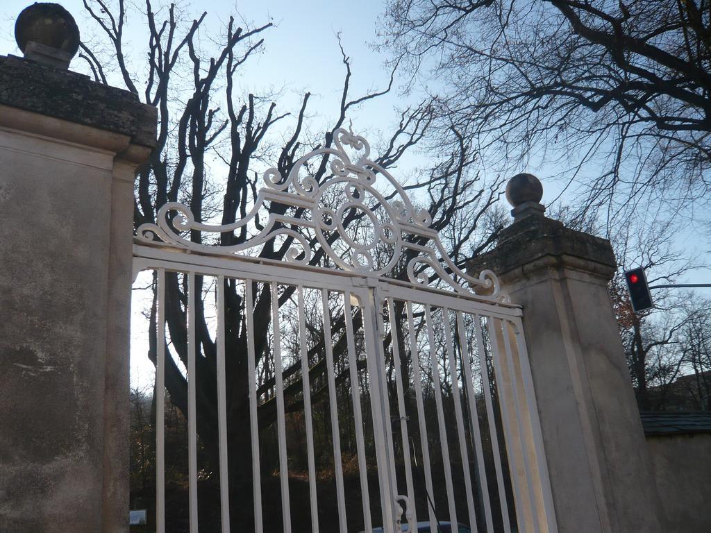 Le Chateau De La Vierge Bures-sur-Yvette Exterior foto