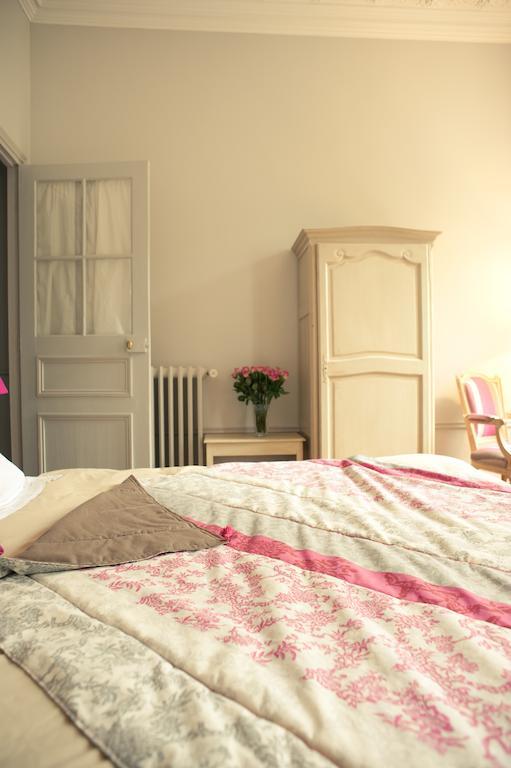 Le Chateau De La Vierge Bures-sur-Yvette Habitación foto