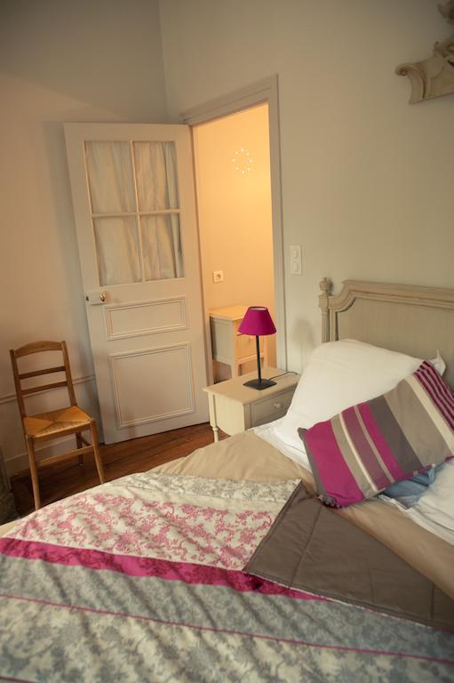 Le Chateau De La Vierge Bures-sur-Yvette Habitación foto